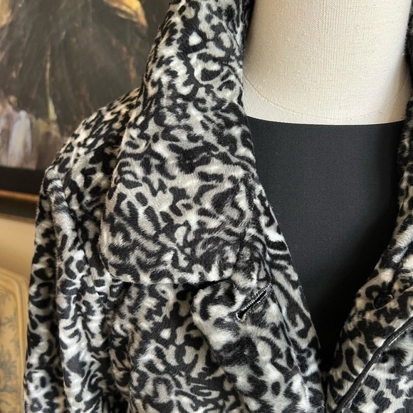Dennis Basso Faux Fur Black/White Leopard Coat Size XL - Picture 2 of 7